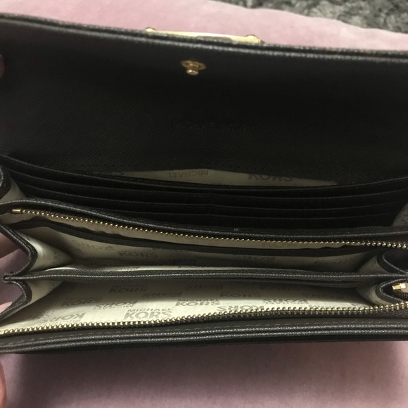 Michael Kors Signature Logo Jet Set Slim Wallet - Picture 6 of 6